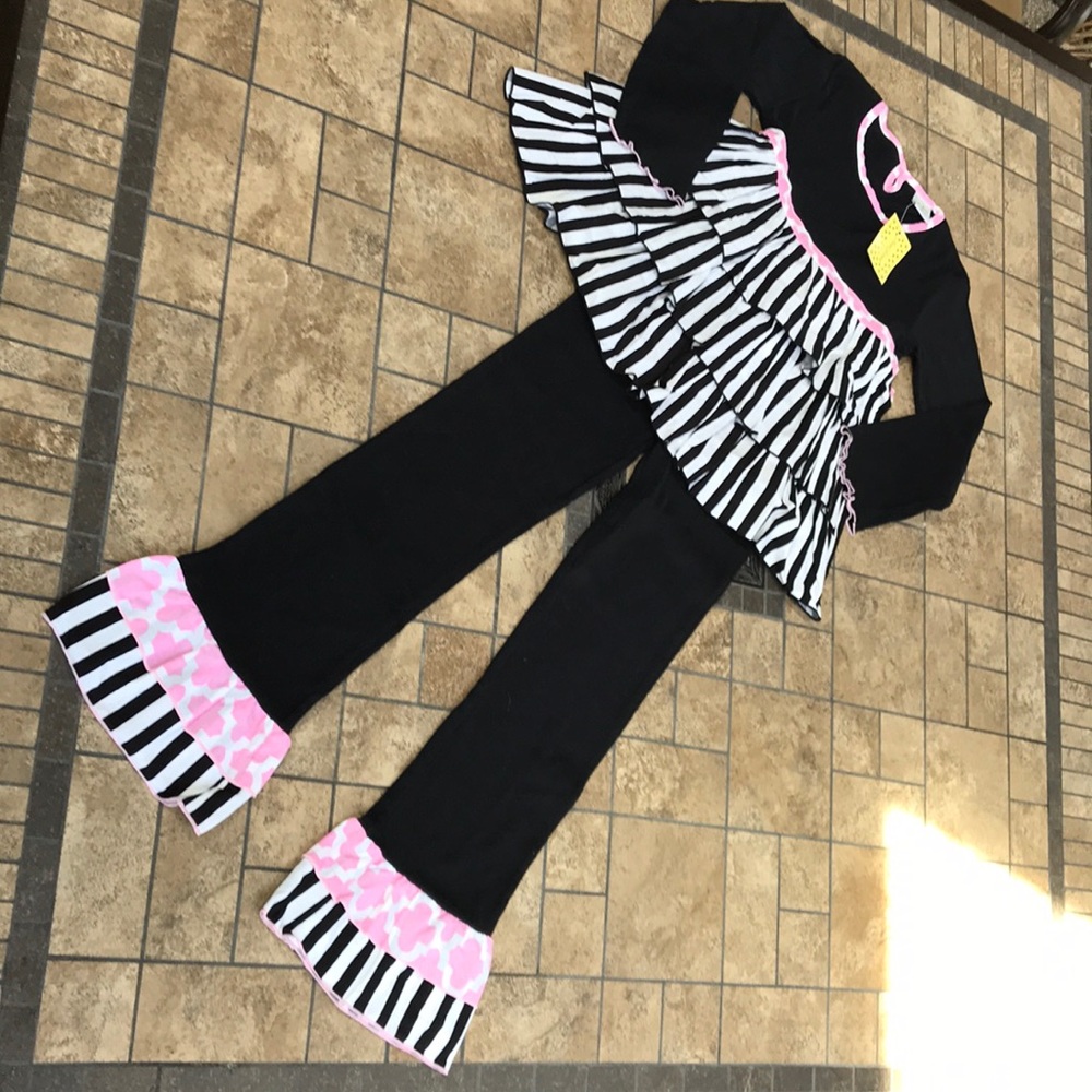Ann Loren Two Piece Outfit - Black & Pink